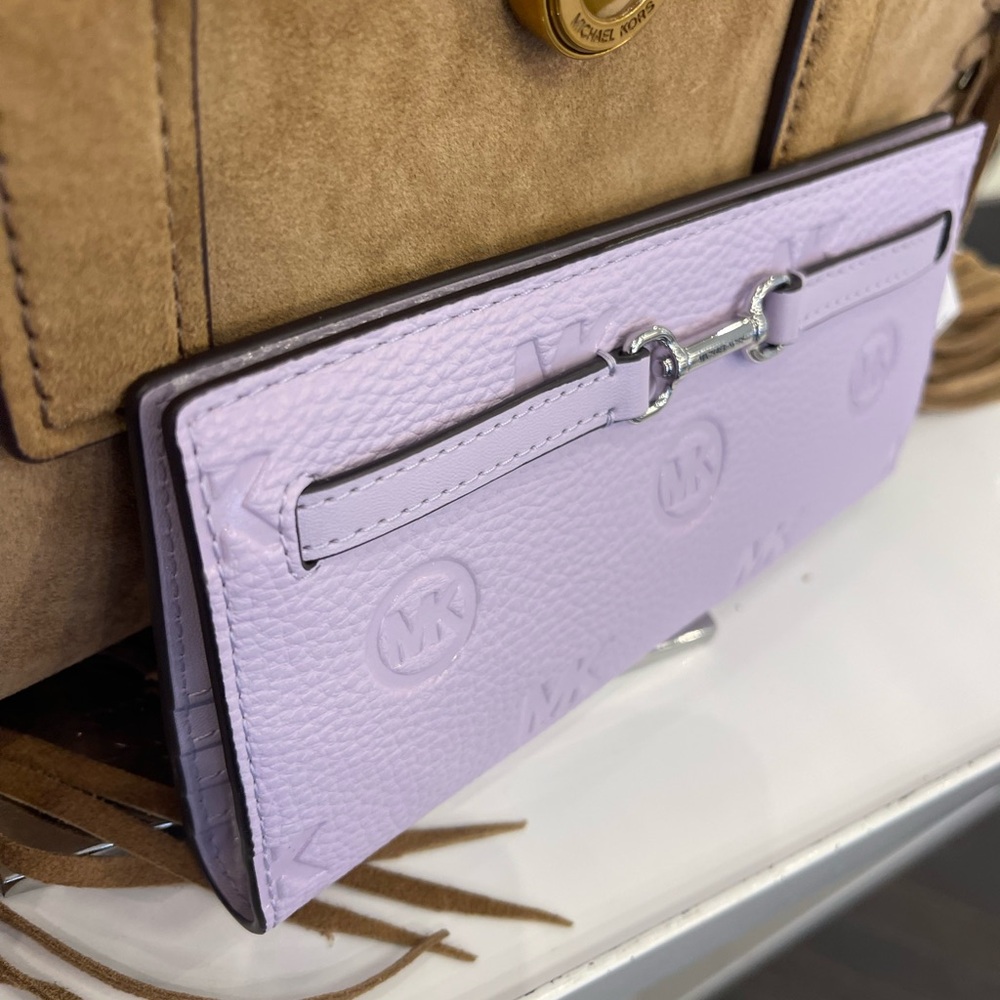 MICHAEL KORS Carson Large Logo Debossed Snap Wallet
Light Quartz 
NWT - Picture 6 of 16